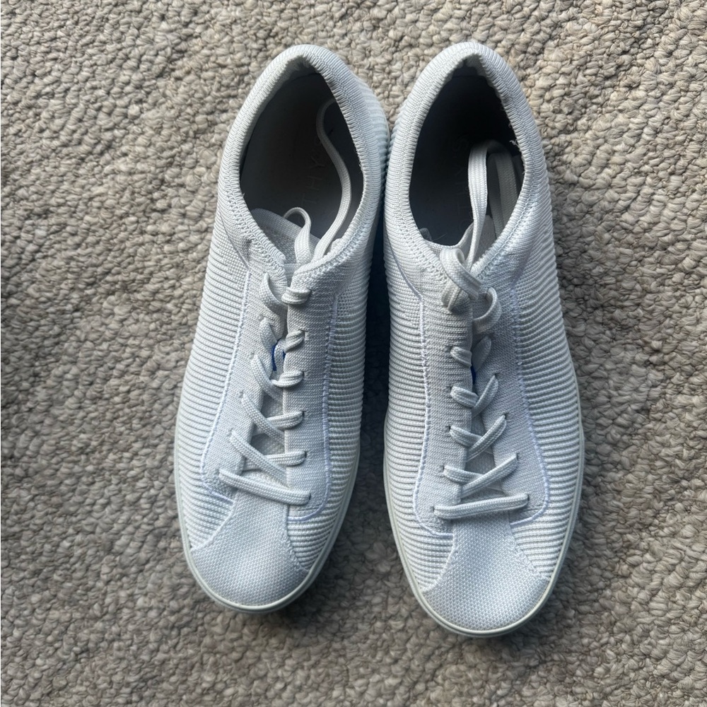 Casual Light white sneakers
